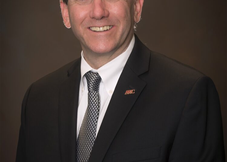 AWC y Dr. Daniel Corr se unen a la lucha por el éxito de estudiantes