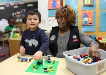 NAU Americorps Seniors busca voluntarios jubilados para su programa de compañía
