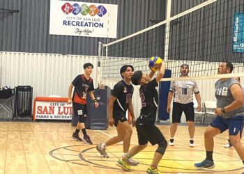Disputan campeonato varonil de voleibol
