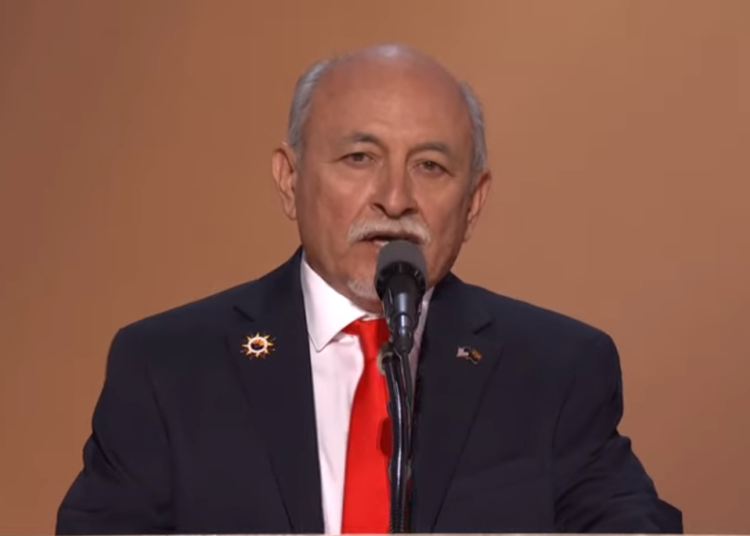 David Lara Pronuncia  discurso en Milwaukee