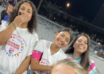 Equipo femenil de Soccer de Harvest Prep  High School asistió a juego de San Diego Wave FC