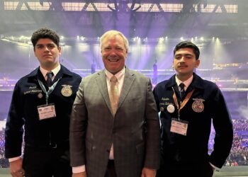 Estudiantes de SLHS ganan medalla de  plata en Feria Nacional de AgriCiencia