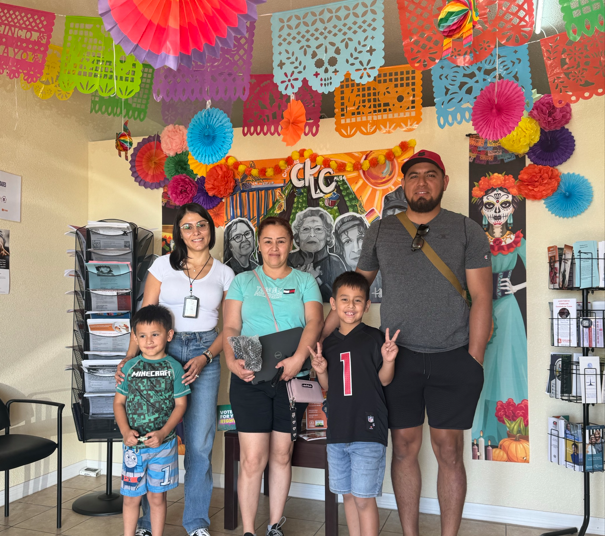 La iniciativa de inclusión digital de CHplC distribuye 100 Chromebooks