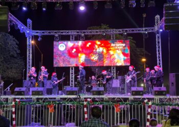 El Club de Música de HPA destaca en el encendido del árbol navideño de San Luis