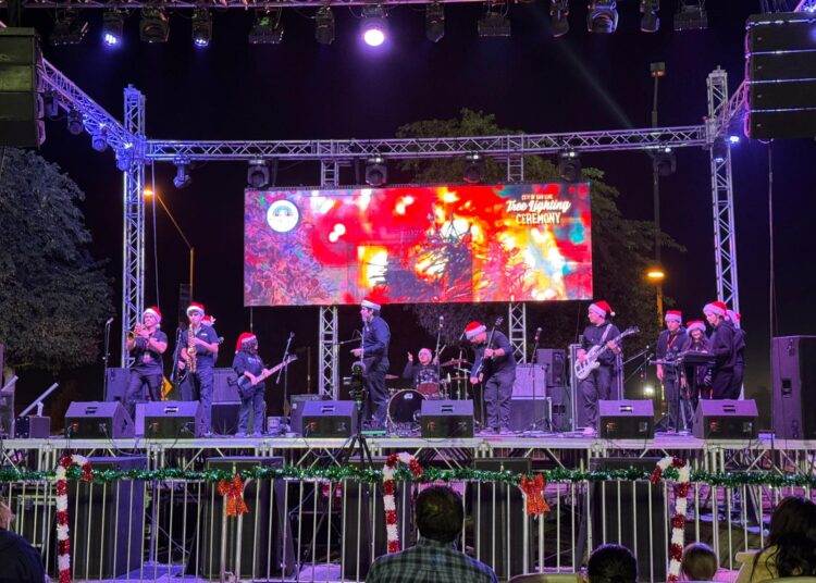 El Club de Música de HPA destaca en el encendido del árbol navideño de San Luis