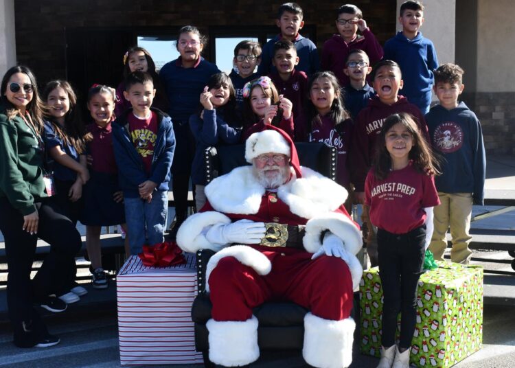 Santa Claus visita HPA para promover solidaridad en Navidad