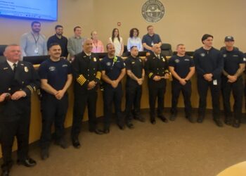 Reconocen 20 años de servicio  del capitán de SLFD Robert Solís