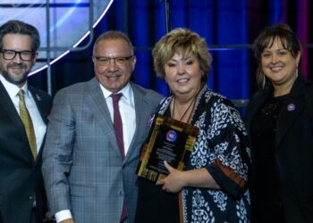 Teen Challenge Reconoce  a Deborah Ybarra