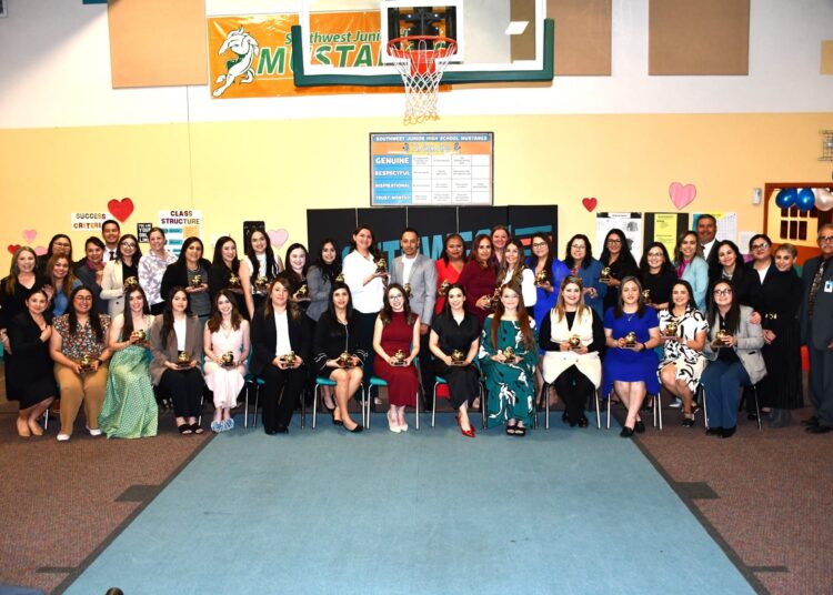 Reconoce G.E.S.D. #32 a  Maestros del Año 2024-2025