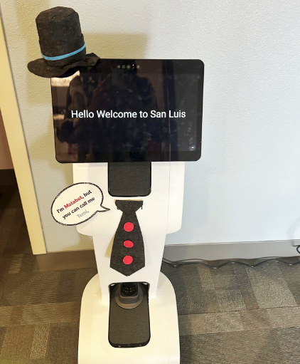MATABOT, el nuevo asistente personal robótico del Campus San Luis de AWC
