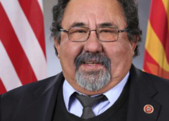 Anuncian elecciones especiales tras  fallecimiento del congresista Raúl Grijalva