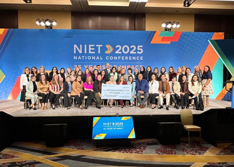 GESD #32 recibe prestigioso premio NIET a la Excelencia en la Efectividad Educativa