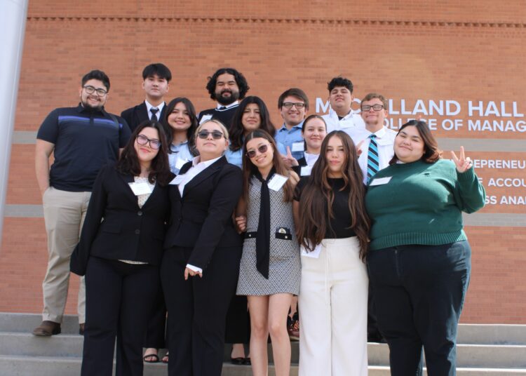 Estudiantes de AWC obtienen el 3er lugar en competencia de negocios