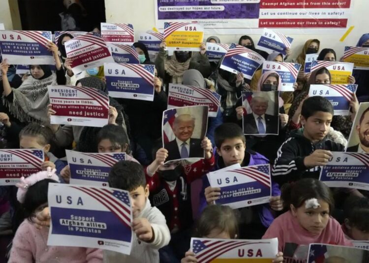 Trump prohibe entrada a  ciudadanos de 12 países