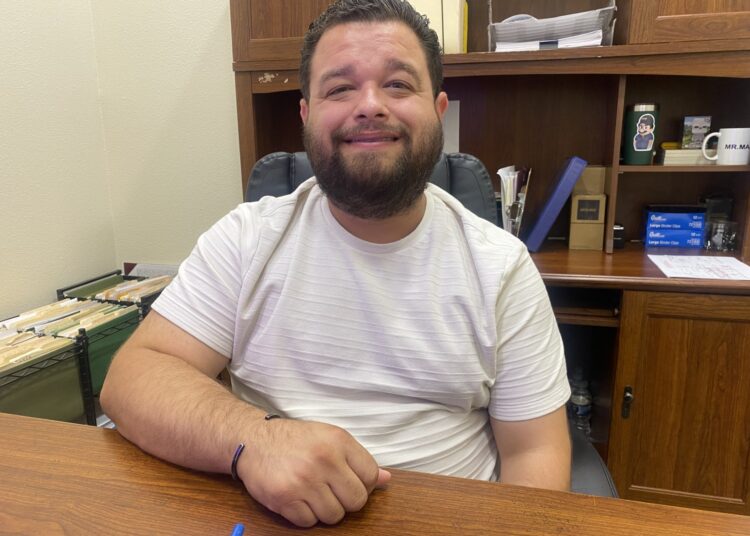 Comité ciudadano logra reunir firmas para llevar  a votación eliminación de salarios del concilio