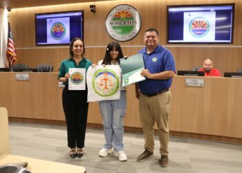 Estudiante de SHS diseña sello  para la Corte Municipal de Somerton