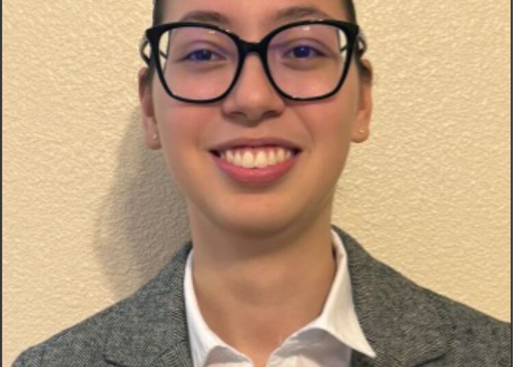 Estudiante de SLHS presenta investigación  Sobre planetas habitables en simposio de MIT
