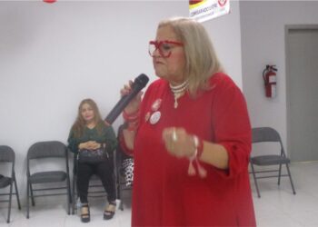 MUJERES ARRAZAN EN COMISARIADO DE LA GRULLITA